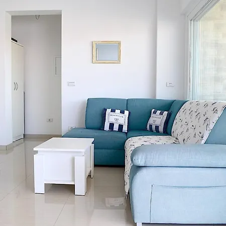 Seafront 2-Bedroom Apartment The New View Apartman *