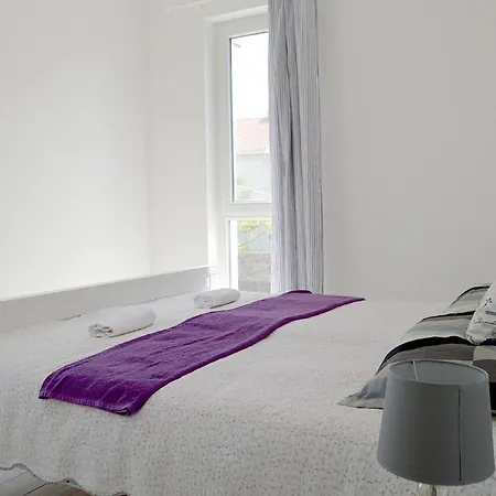 Seafront 2-Bedroom Apartment The New View Apartman Preko