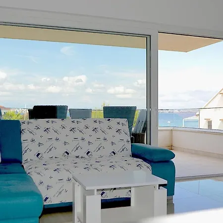 Apartment Seafront 2-Bedroom Apartment The New View