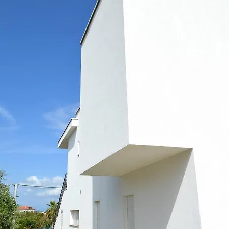 Seafront 2-Bedroom Apartment The New View Preko