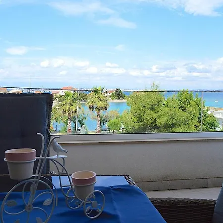 Seafront 2-Bedroom Apartment The New View Preko