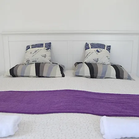 Seafront 2-Bedroom Apartment The New View Apartman Preko
