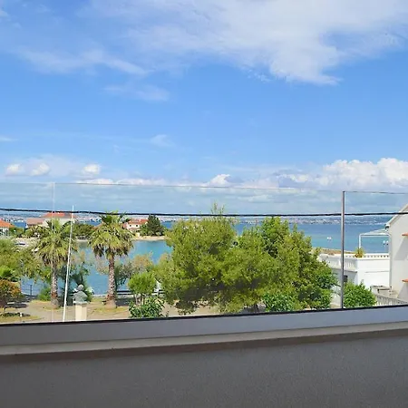 Seafront 2-Bedroom Apartment The New View Apartman *