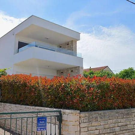 Apartman Seafront 2-Bedroom Apartment The New View