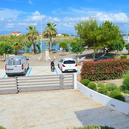 Seafront 2-Bedroom Apartment The New View Apartment Preko